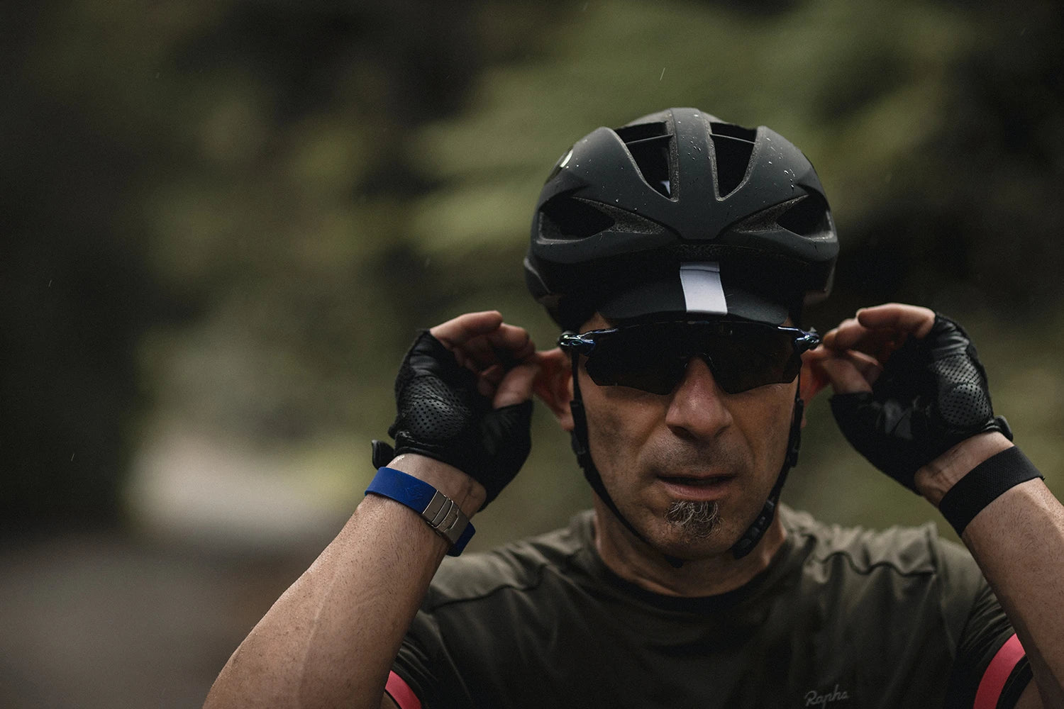 Top Oakley Radar EV Path Sunglasses – Trend, Design & Where to Buy in Dubai